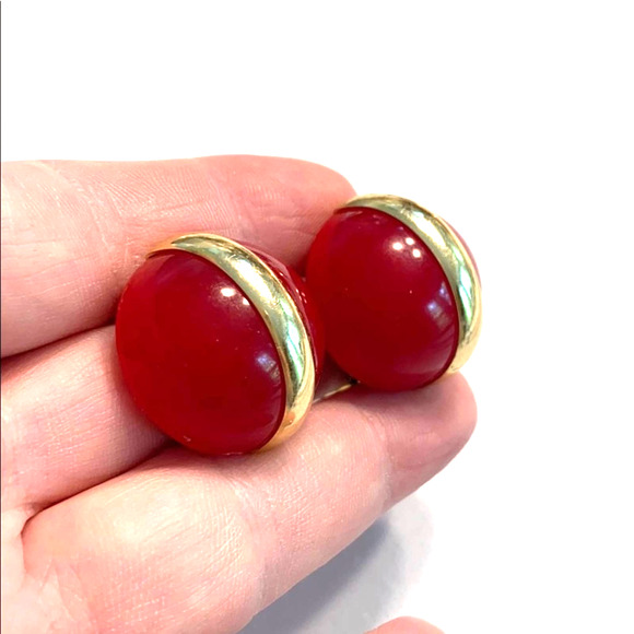 Vintage clip on earrings red Lucite & gold tone dots made in West Germany - Picture 3 of 6